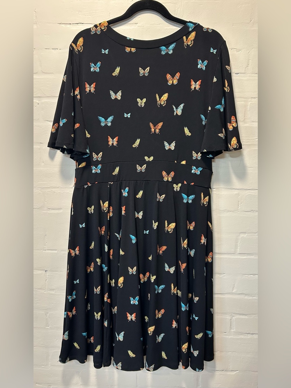 Torrid Black Butterfly V-Neck Flutter Sleeve Dress Size 1 (14-16) - Picture 5 of 7